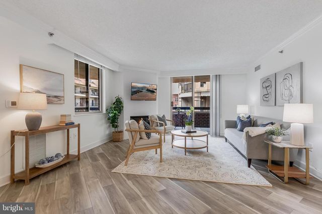 1276 N WAYNE ST #300, Arlington, VA 22201