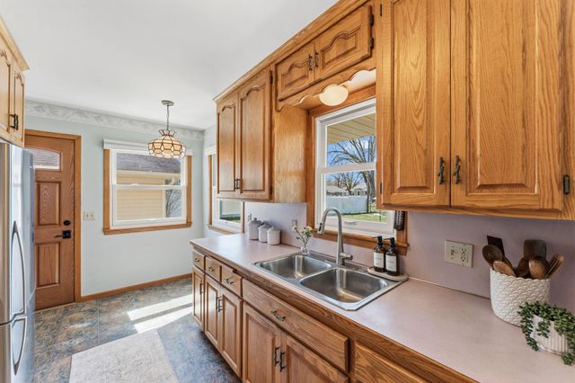 9212 11th Avenue S, Bloomington, MN 55420