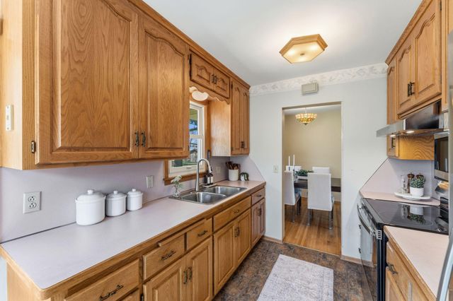 9212 11th Avenue S, Bloomington, MN 55420