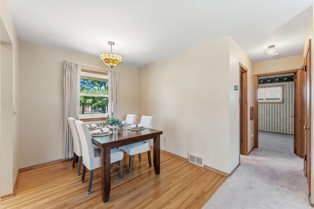 9212 11th Avenue S, Bloomington, MN 55420