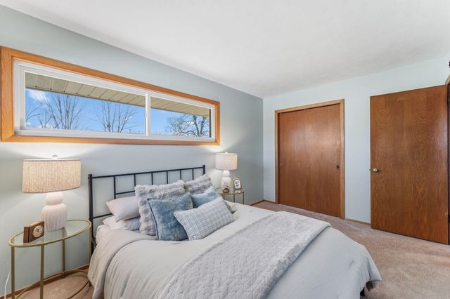 9212 11th Avenue S, Bloomington, MN 55420