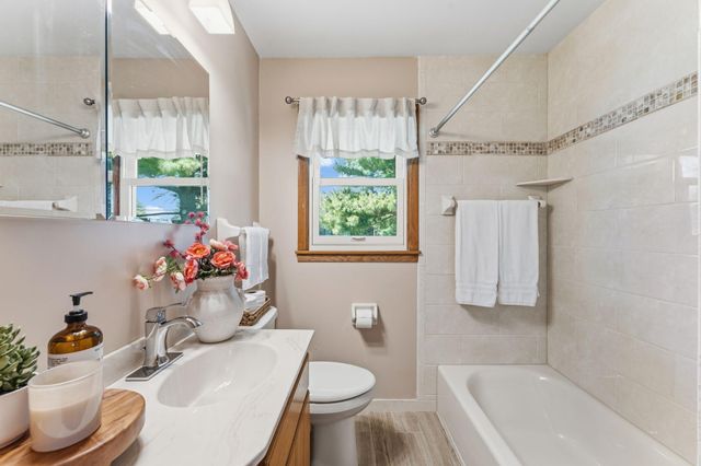 9212 11th Avenue S, Bloomington, MN 55420