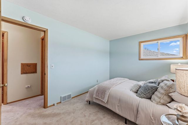 9212 11th Avenue S, Bloomington, MN 55420