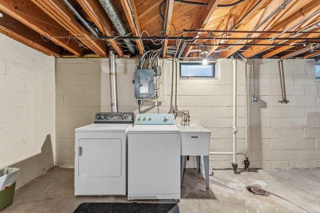 9212 11th Avenue S, Bloomington, MN 55420