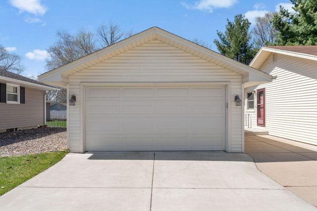 9212 11th Avenue S, Bloomington, MN 55420