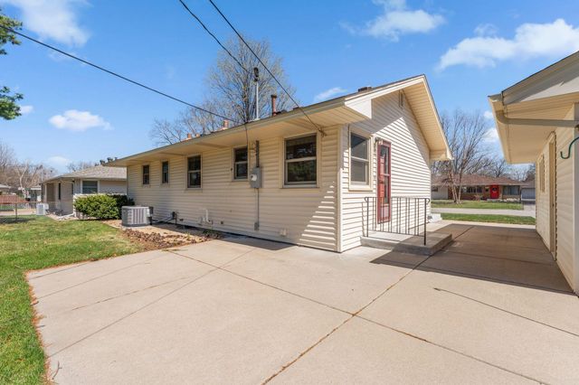 9212 11th Avenue S, Bloomington, MN 55420