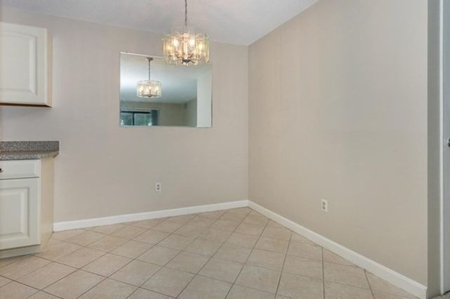 14 Village Green Lane 7, Natick, MA 01760