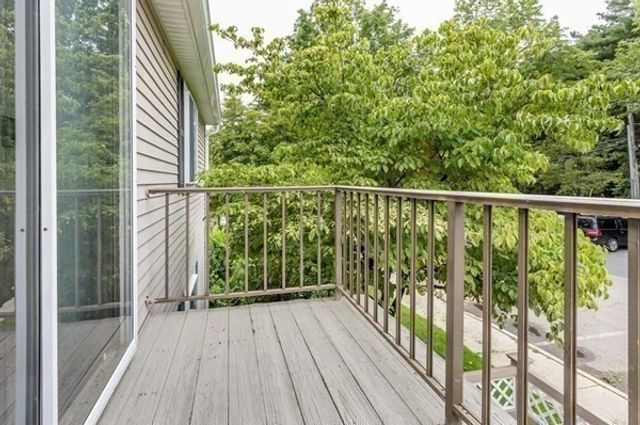 14 Village Green Lane 7, Natick, MA 01760