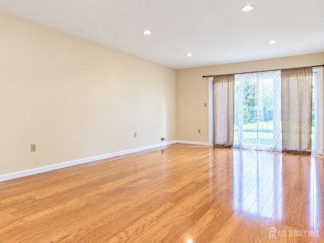 240 Hampshire Court, Piscataway, NJ 08854