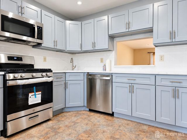 240 Hampshire Court, Piscataway, NJ 08854
