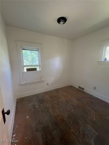 658 E 92nd Street, Cleveland, OH 44108