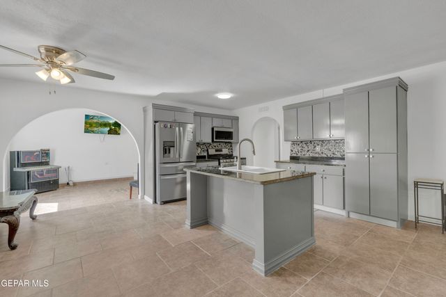 943 Quail Mesa Drive, Socorro, TX 79927