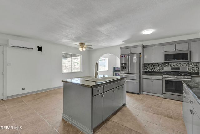 943 Quail Mesa Drive, Socorro, TX 79927