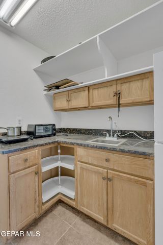 943 Quail Mesa Drive, Socorro, TX 79927