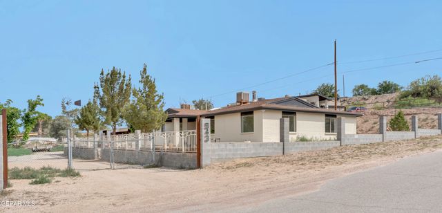 943 Quail Mesa Drive, Socorro, TX 79927