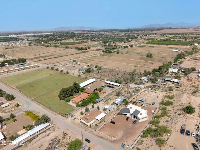 943 Quail Mesa Drive, Socorro, TX 79927