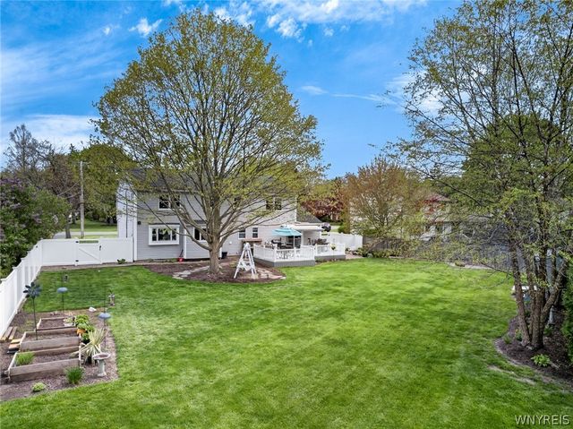 389 Hawthorne Place, Porter, NY 14174
