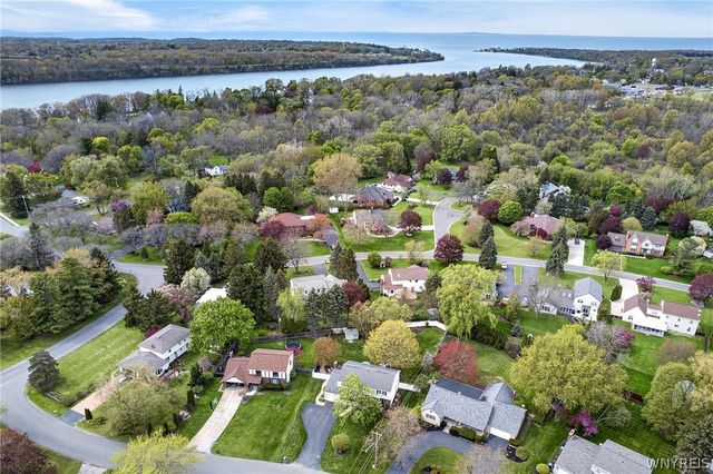 389 Hawthorne Place, Porter, NY 14174