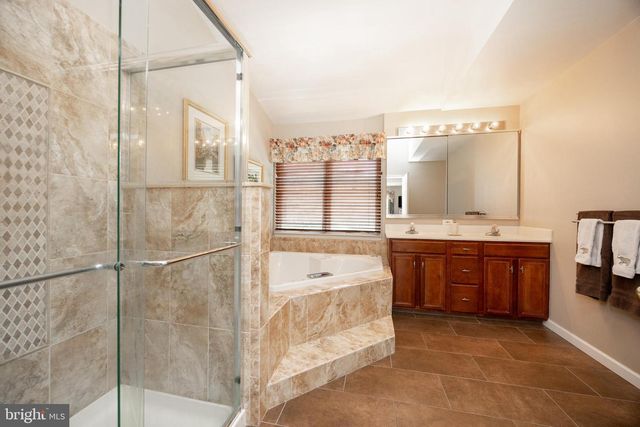 1345 WOODED KNLS, West Chester, PA 19382