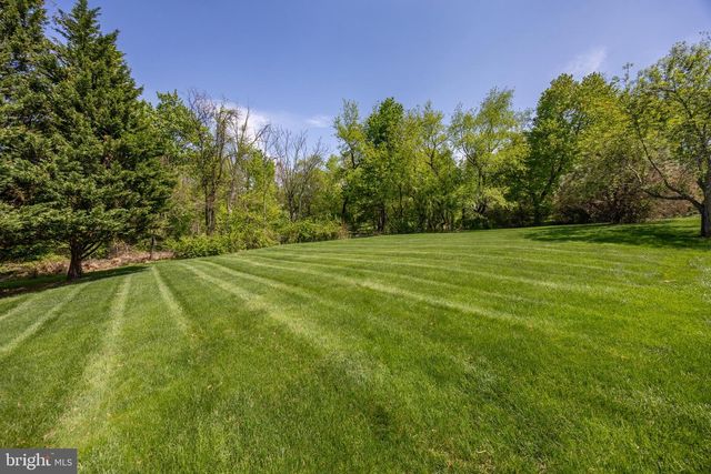 1345 WOODED KNLS, West Chester, PA 19382