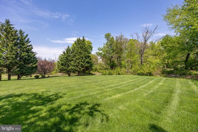1345 WOODED KNLS, West Chester, PA 19382