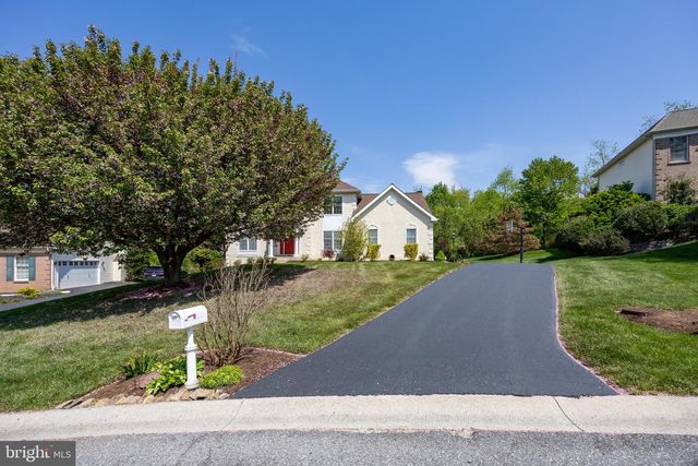 1345 WOODED KNLS, West Chester, PA 19382