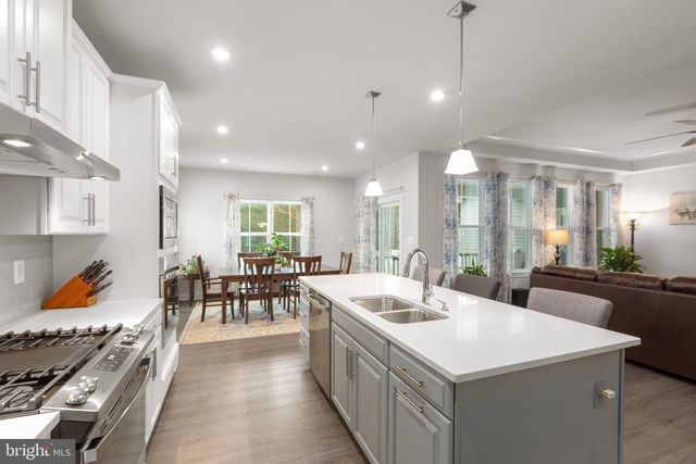 5008 BIRCH LEAF CIR, Fredericksburg, VA 22407