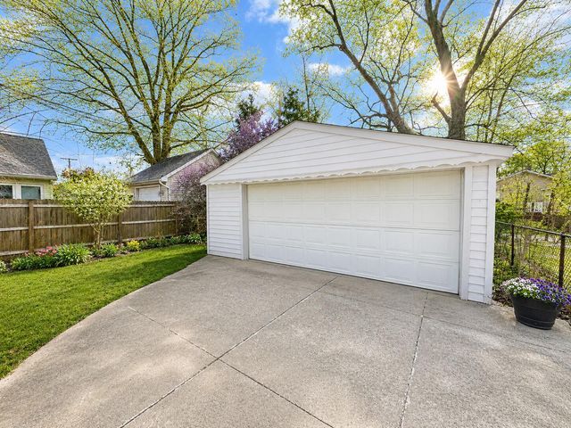 1496 E Lincoln Street, Birmingham, MI 48009