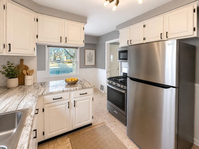 1496 E Lincoln Street, Birmingham, MI 48009