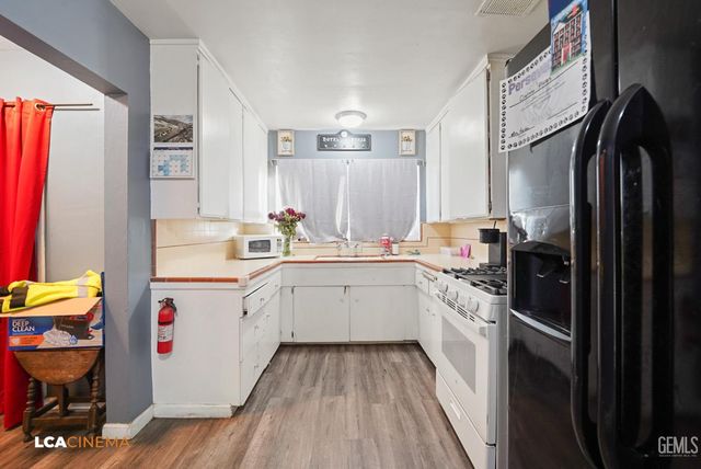2204 Lynwood Street, Bakersfield, CA 93306