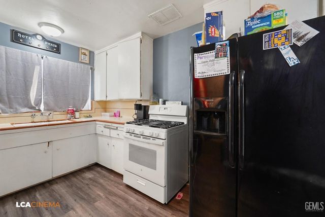 2204 Lynwood Street, Bakersfield, CA 93306