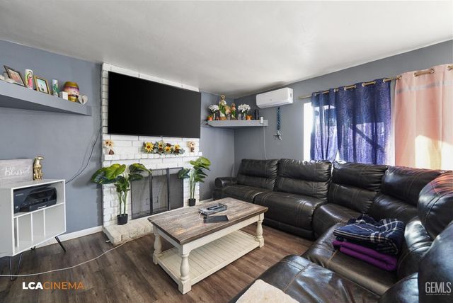 2204 Lynwood Street, Bakersfield, CA 93306