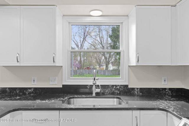 5599 Wood Valley Drive, Haslett, MI 48840