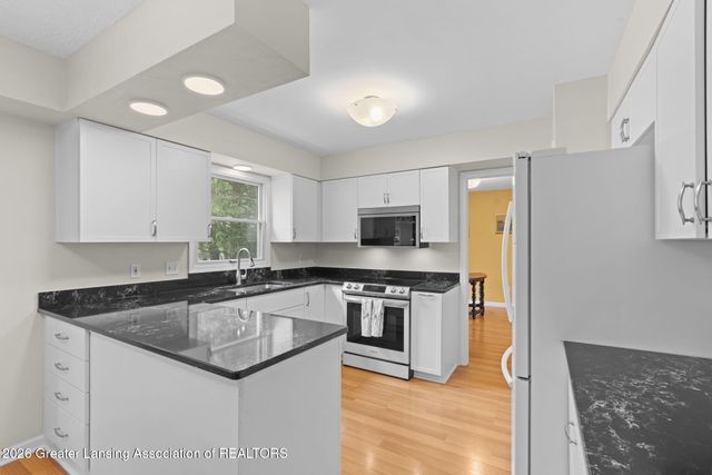 5599 Wood Valley Drive, Haslett, MI 48840