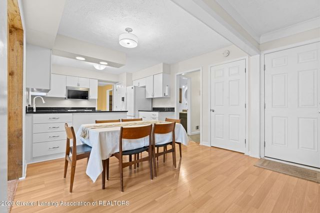 5599 Wood Valley Drive, Haslett, MI 48840