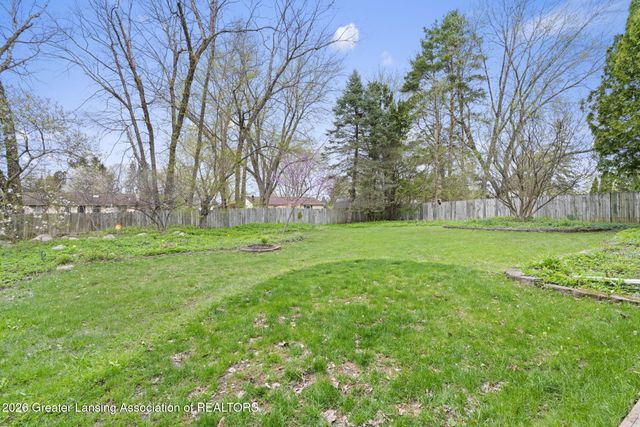 5599 Wood Valley Drive, Haslett, MI 48840