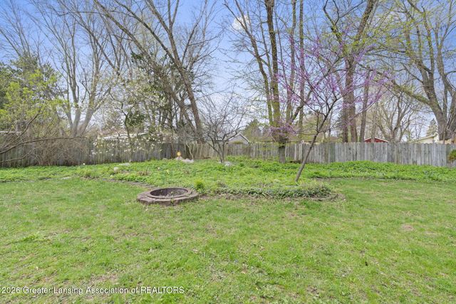 5599 Wood Valley Drive, Haslett, MI 48840
