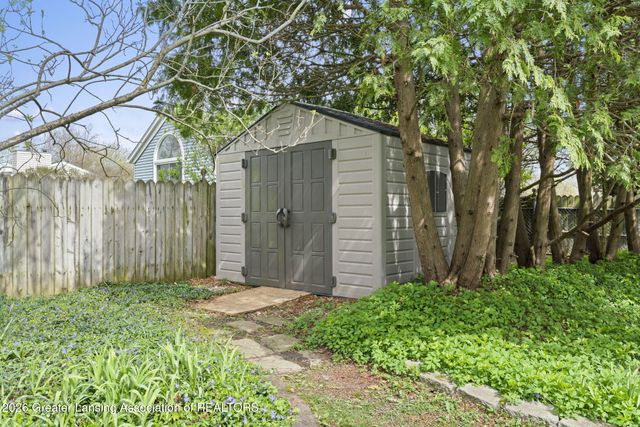 5599 Wood Valley Drive, Haslett, MI 48840