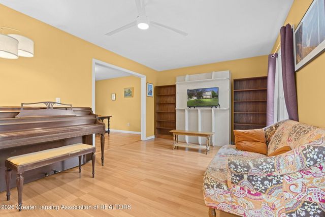 5599 Wood Valley Drive, Haslett, MI 48840