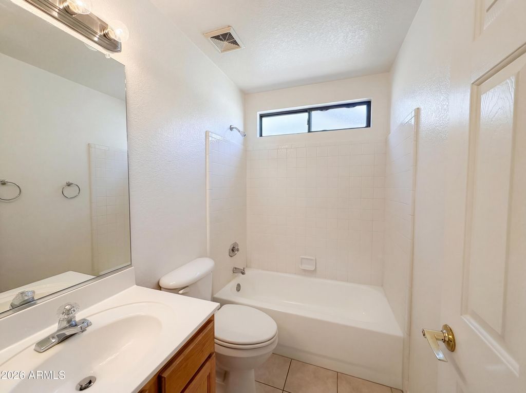 Image 14 of property listing at 25210 S WYOMING Avenue, Sun Lakes, AZ 85248