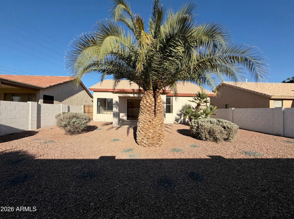 Image 15 of property listing at 25210 S WYOMING Avenue, Sun Lakes, AZ 85248