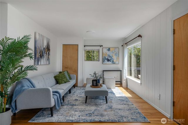 5138 S Myrtle Street, Seattle, WA 98118
