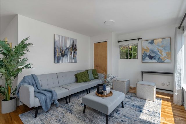 5138 S Myrtle Street, Seattle, WA 98118