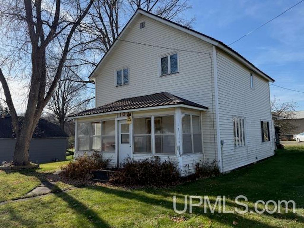 102 Bates Street, Crystal Falls, MI 49920