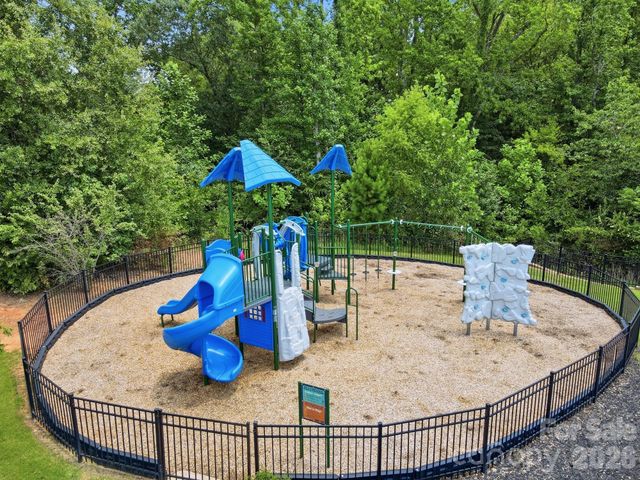 9815 Caledenia Drive, Huntersville, NC 28078