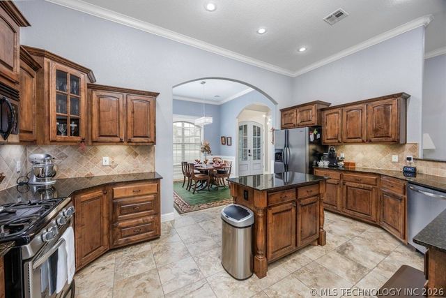 5711 Nottingham Place, Bartlesville, OK 74006