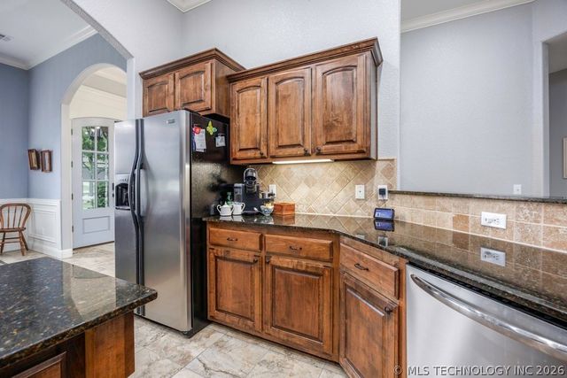 5711 Nottingham Place, Bartlesville, OK 74006