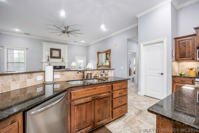 5711 Nottingham Place, Bartlesville, OK 74006