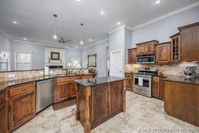 5711 Nottingham Place, Bartlesville, OK 74006