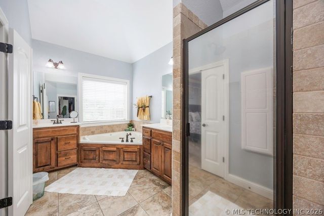 5711 Nottingham Place, Bartlesville, OK 74006